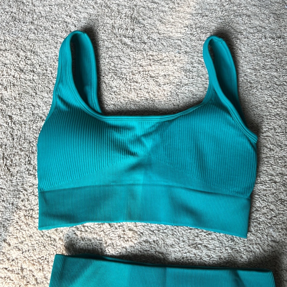 Seamless Ribbed Workout Set - Picture 4 of 6